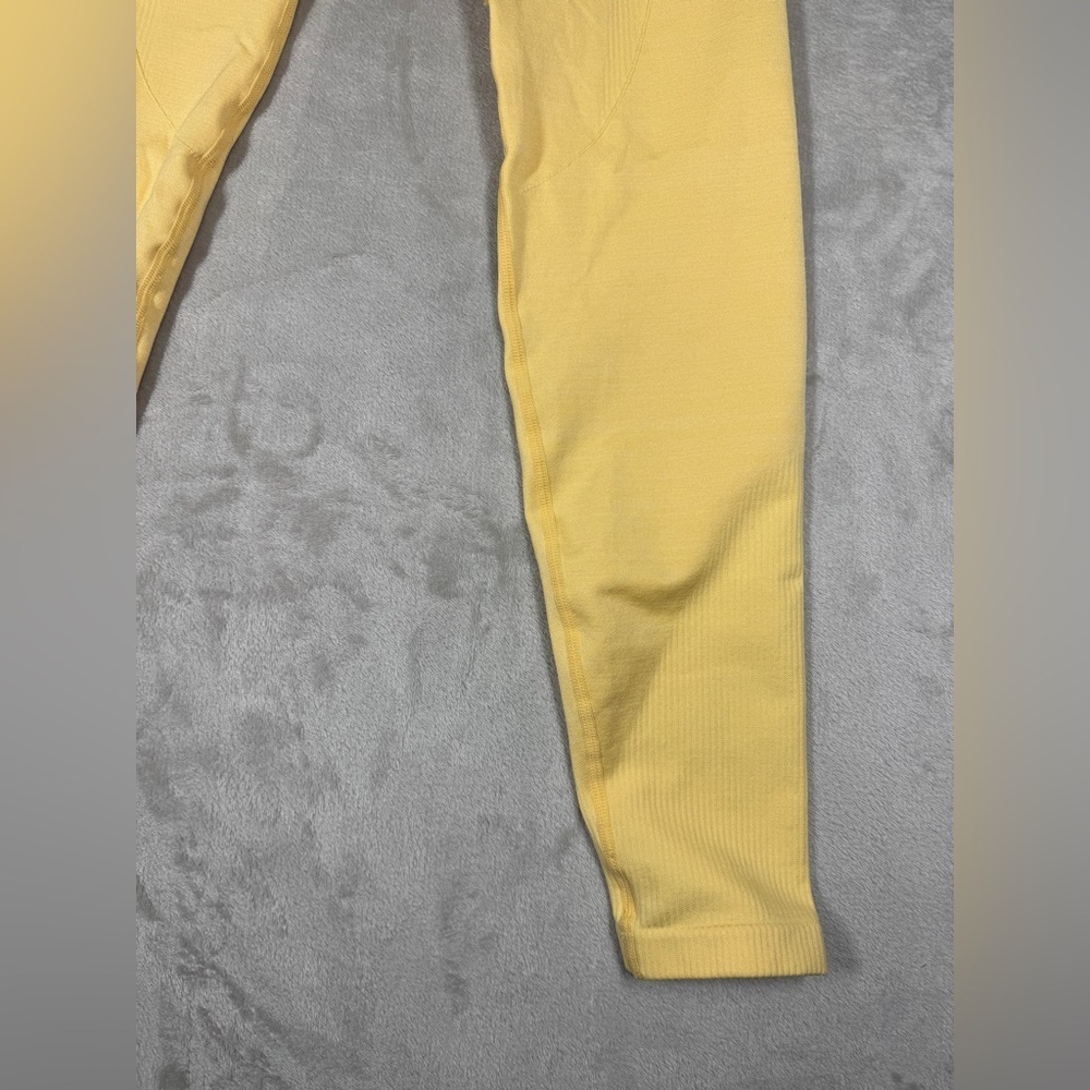 Alphalete Butter Yellow Surge Athletic Gym Leggings Size Medium - Picture 4 of 15